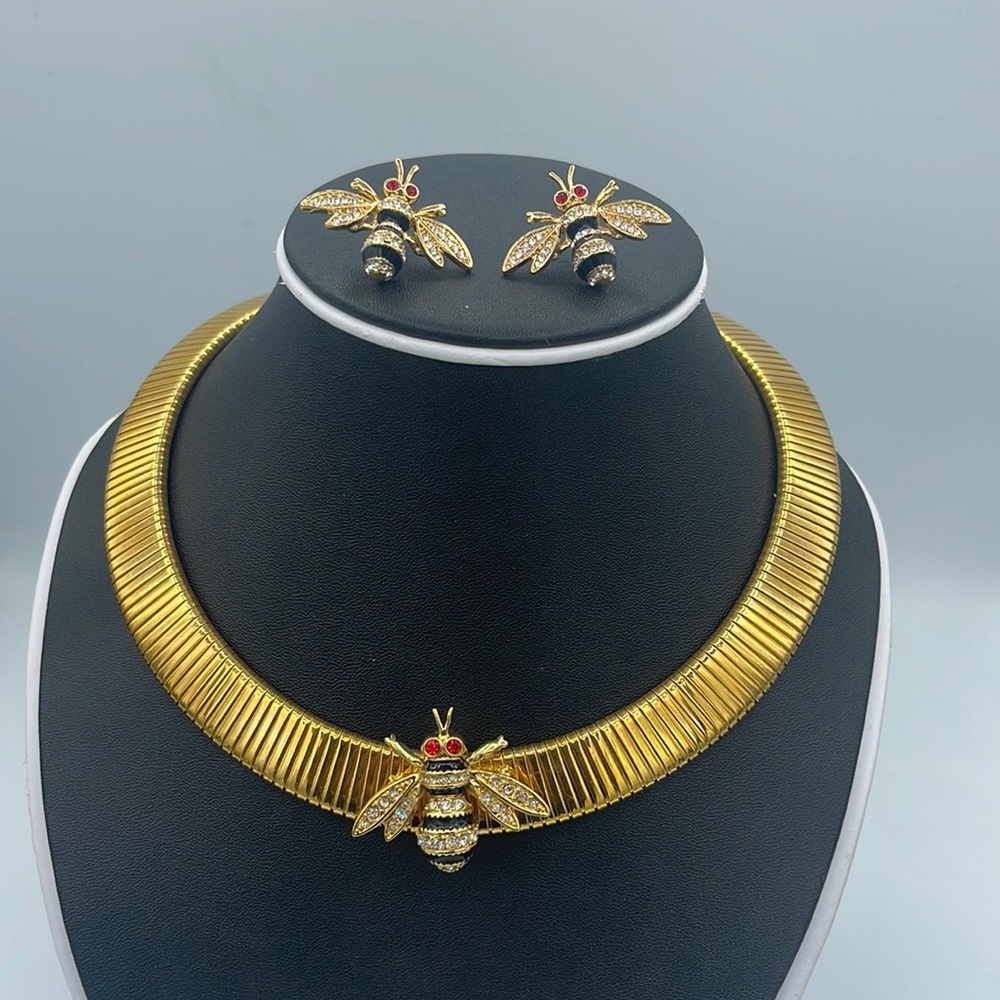 Rare Vintage Metropolitan Museum of Art Bee Necklace with new earrings Set